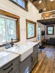 Cozy Tiny Home - Farm Stay - Near Qualicum Beach - บังกะโล