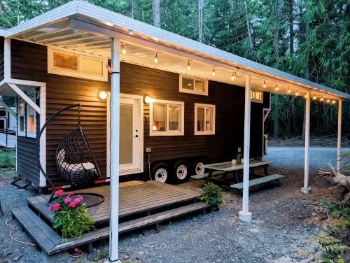Cozy Tiny Home - Farm Stay - Near Qualicum Beach - บังกะโล