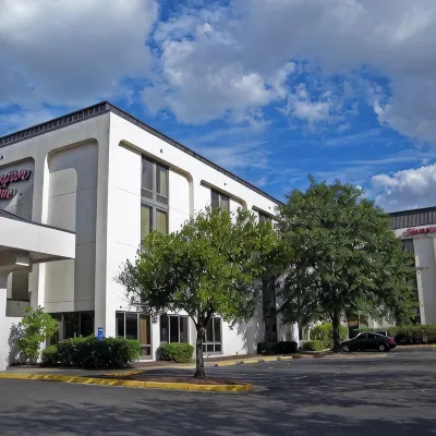 Hampton Inn Norfolk/Chesapeake (Greenbrier Area) Hotels near Regent University