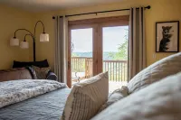 Spectacular Mountain & Sunset Views! Spacious Home Sleeps 12! Ping Pong/Hot Tub! - 3-Star