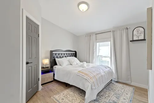 Perfect Large Group Getaway Near Grand Park, Ruoff Music Center - 4-Star