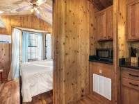 Stay Awhile - Historic Monteagle Hiking Hotels in Monteagle
