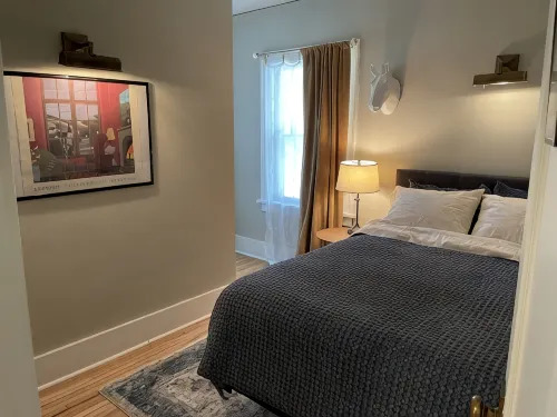 Charming 3 bed 1 bath home. 1 block to St. Mary's. 10 min walk to Mayo downtown. - balcony