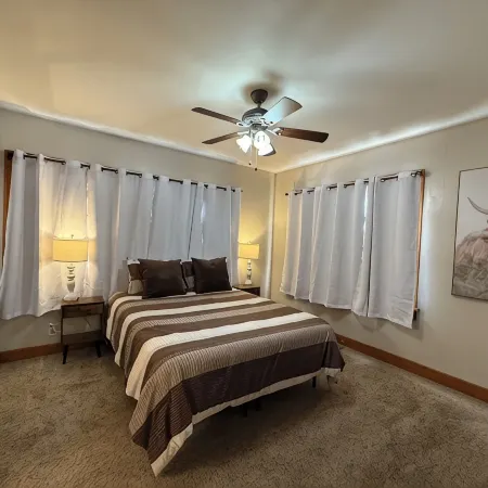 Cozy Corner Cottage - 4 Bed/2 BathNo Cleaning Fee!