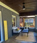 Hello Sunshine! Beautiful Bungalow in the Heart of Springfield! - Homestays