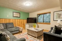 MT HOOD CABIN! Remodeled, 2500 sq ft, Sleeps 12! - Chalets