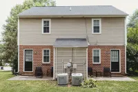 The Orange House - Only 4 Minutes from LU - 4-Star