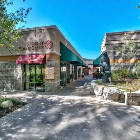 Located @ Everline Resort & Spa, Pools/Spas/Golf/Ski-in&Out/Sledding/Ice Skating