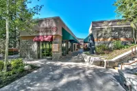 Located @ Everline Resort & Spa, Pools/Spas/Golf/Ski-in&Out/Sledding/Ice Skating - 4つ星
