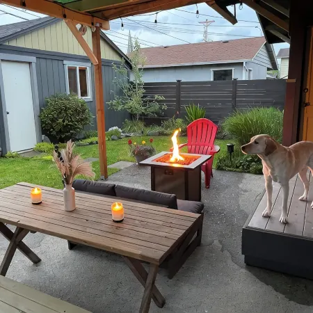 Cozy 1920's Bungalow in Tacoma with Sauna, Wood Fireplace, Chef's Kitchen