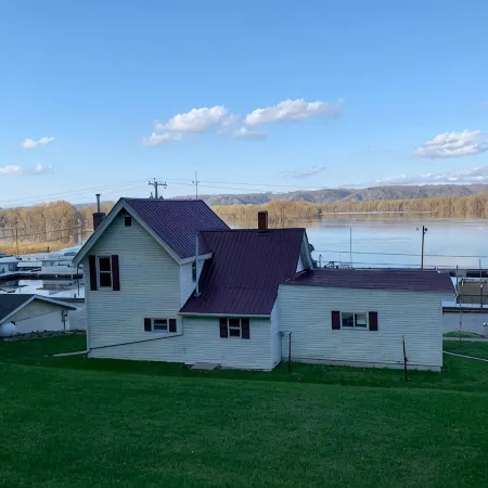 Charming House with Amazing Views! Next to Marina and Tiki Bar