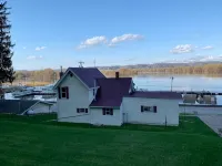 Charming House with Amazing Views! Next to Marina and Tiki Bar - WiFi