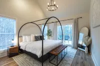 One of a Kind Mountain Retreat! - 4성급