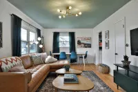 THE GOOD PLACE - Uptown Westerville's Premier Vacation Home - Colorful & Cozy - WiFi