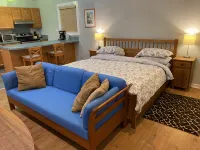 Cute Cottage Close To Town and Bike Trails - Kitchen