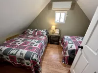 Quiet Cabin on Walnut Creek, Covered Deck, Hot Tub, Swimming Hole, Shelter House - Feriehus
