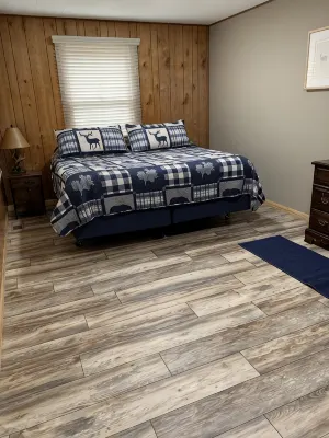 Trout Lake - Frenchman Lake 5 BR 3 BA Home, Wi-Fi, spacious & 1/2 mile to trails - Homestays