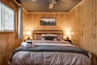 Sleeps 14! Hot Tub, GAME ROOM, ORV Trails & EASY lake access! - 木屋