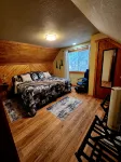 Pinetree Cabin - 4 king beds, stunning views - Hytter