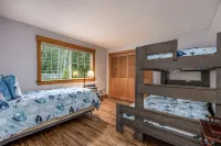 Lakefront Haven: Lakeland Village Golf! - 3-Star