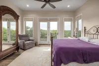 High-end Home on 33 Acres to Roam, Short Drive to Downtown. - 5-Star