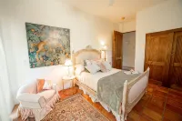 Luxury stay on lake with hot tub and pickleball - Wifi