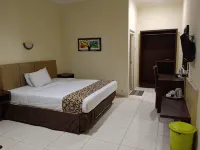 Hotel Pasuruan - parking