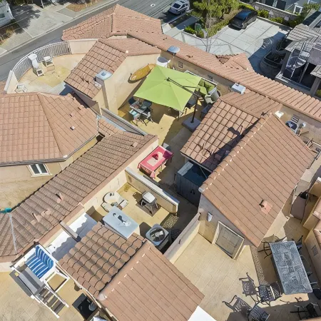 Spacious Village Beach House. Private Rooftop Deck. Walk to Beaches and Shops.