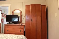 Old Country Charm 2 1/2 blocks from Main St Shopping/Private Get-a-Way w/Hot Tub - 鄉村度假屋