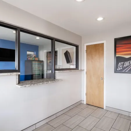Travelodge by Wyndham Albuquerque West