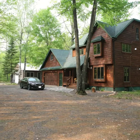 Northwoods Get Away!  Enjoy the privacy of this property & large game room!