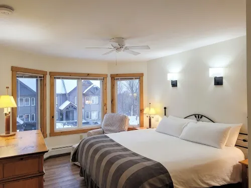 Ski in/ Ski out at Jay Peak- 10 feet from Grammy Jay Run - Homestays