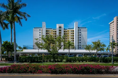 Beautiful Beachfront Apollo 6th floor….Ocean front Tranquil Sunset Views. - sul mare