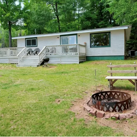 Lakefront Cabin on Snowmobile/UTV Trails