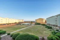 Beautifully Decorated Condo with View of the Pool and Ocean in Perfect Location. - Gym