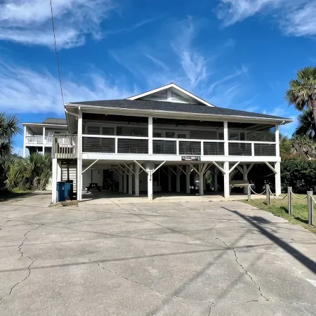 Palmetto Dream is a 4-bedroom 2.5 bath house located on 2nd Row with Great Views