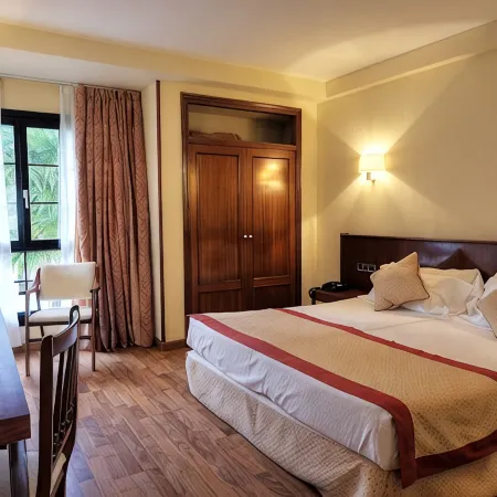 Hotel y Apartamentos Arias