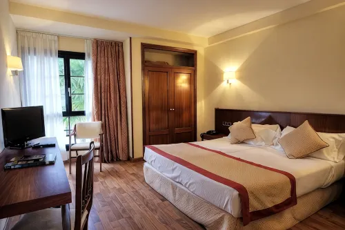 Hotel y Apartamentos Arias - 3-Star