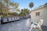 2/1 Historic Carriage House Walking Distance to Downtown - Apartments