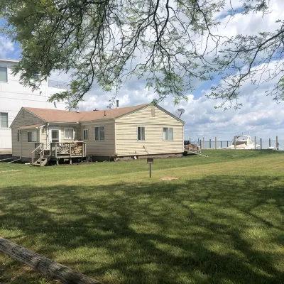 Lake StClair Belvedere Bay Hot Tub 2 Boat Wells  Fishing  Paddle Boards, Kayak - Homestays
