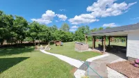 Villa Mariana Blackberry River. Luxury, pool, comfort, peaceful nature, updated - 4-Star