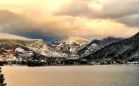 Cozy Chalet - 1 mile from town entrance! Lake Views! - Hytter