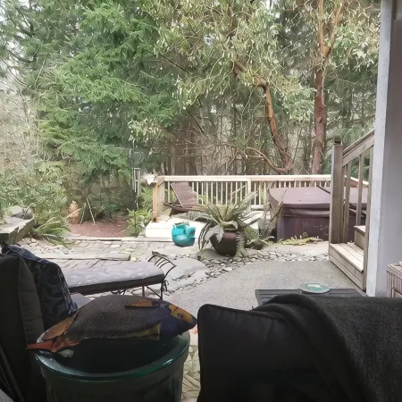 Woodsy Retreat has the trail to the temperate rain forest, and outdoor spa.