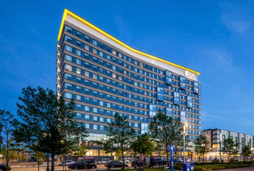 Aloft Boston Seaport District - Pools