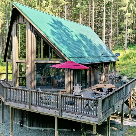 The Pines on Maples~ Hot Tub ~ Fire Pit & Indoor Fireplace - Game Room