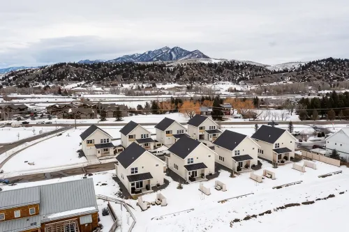 Luxury Stand Alone Condo, Minutes from Downtown Bozeman, Garage & Outdoor Patio - 4-نجوم
