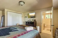 Luxurious Cabin w/ lake views 10 minutes to Santa's SkyPark & Village - Alphydda