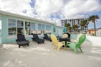 Beach Family Retreat w/Hot Tub, Fire Pit, Lots of Games & Only 100 Steps to Sand - 3 ดาว