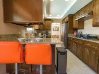 5Br Pool, Sauna & Game Room,Near UCR - Homestays