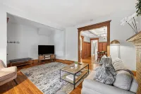 Beautifully Renovated 3 bedroom Elmwood Village Apt - 2 estrellas